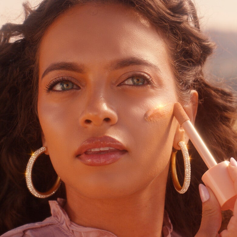 e.l.f Halo Glow Liquid Filter ( 6/Shades Available )