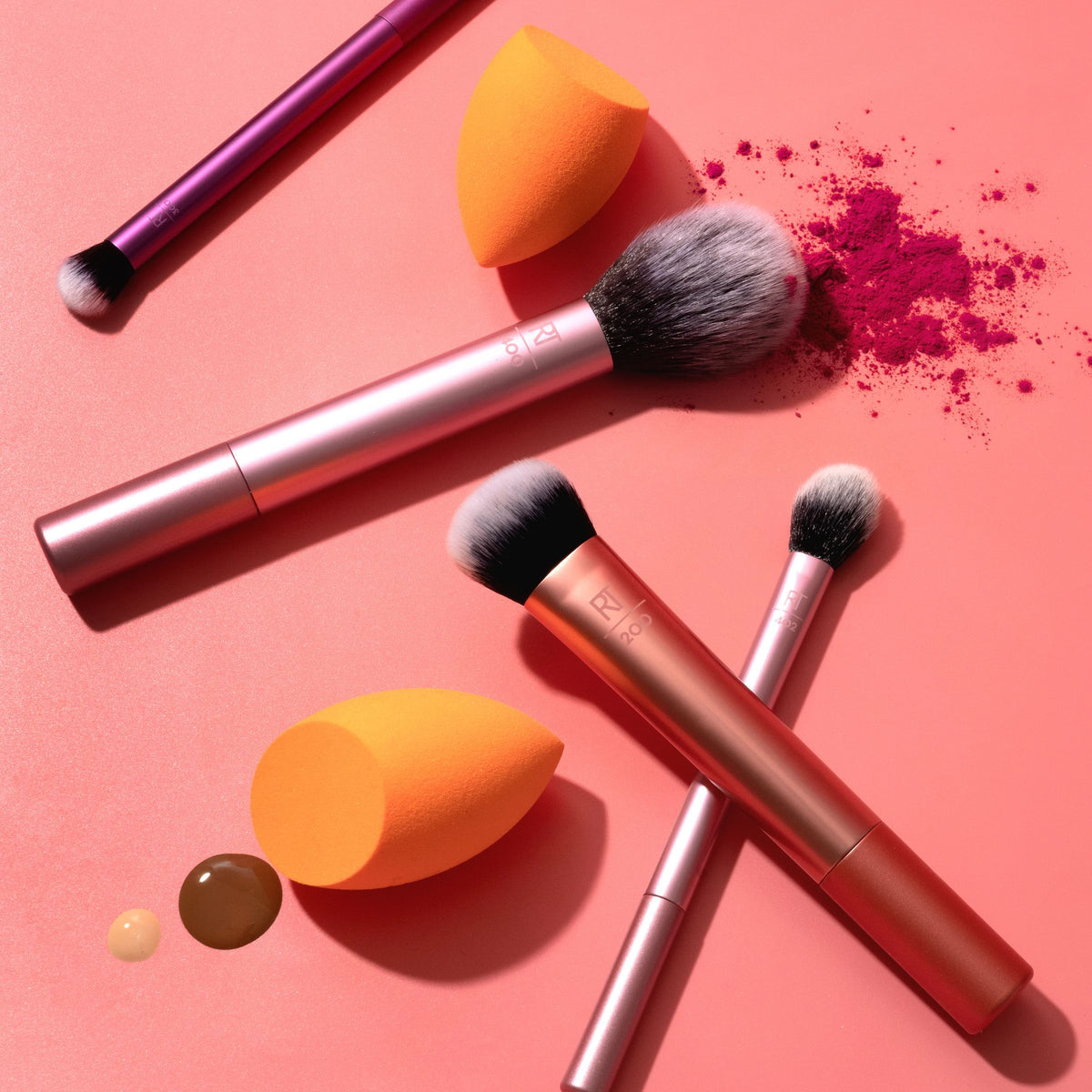 Real Techniques Everyday Essentials Makeup Brush Set With Bonus Miracle Complexion Sponge